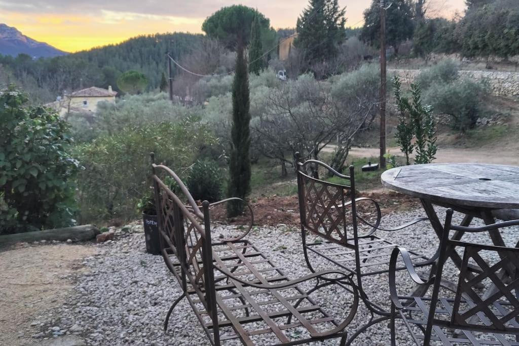 Villa Cigalons En Pleine Pinede Avec Piscine Chauffee De Mai A Septembre Auriol Buitenkant foto